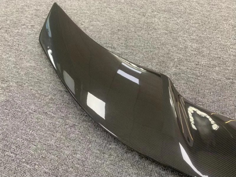 V Style Spoiler Rear Wing High Quality Fast Delivery Dry Carbon Fiber Body Kits for 488